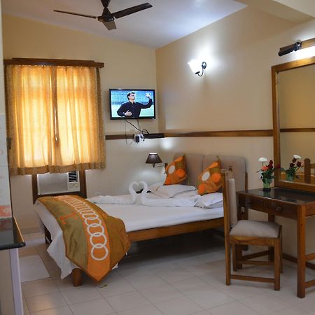 Summerville Beach Resort Candolim Exterior photo