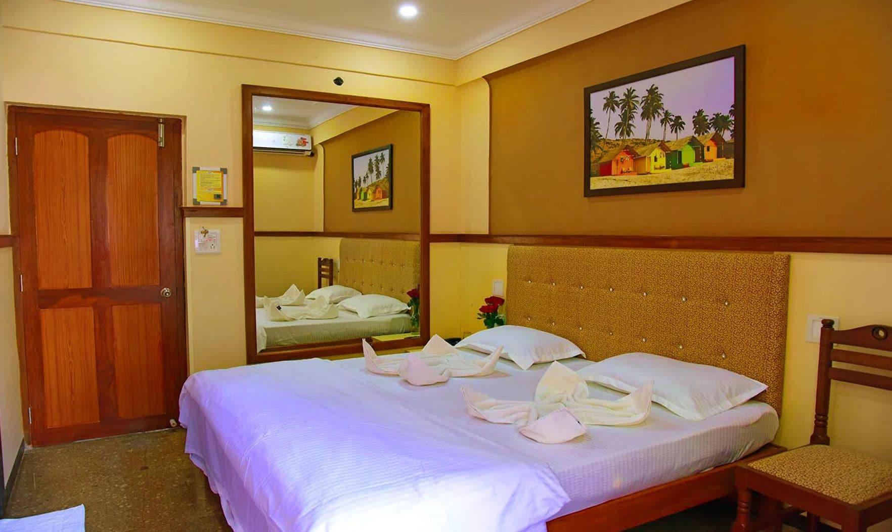 Summerville Beach Resort Candolim Exterior photo