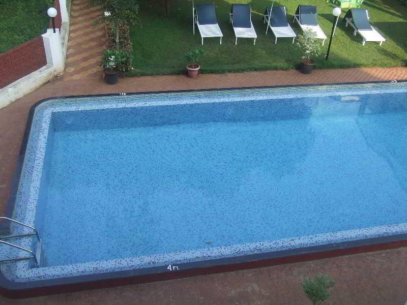 Summerville Beach Resort Candolim Exterior photo