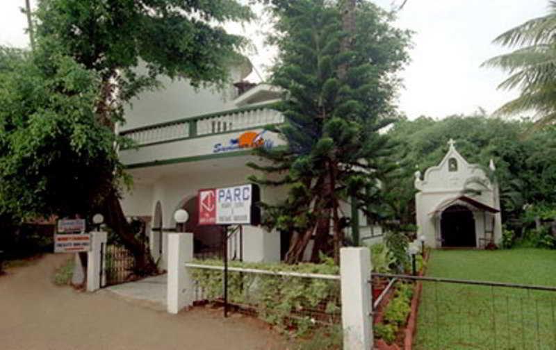 Summerville Beach Resort Candolim Exterior photo
