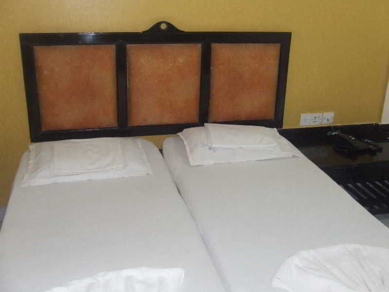 Summerville Beach Resort Candolim Exterior photo