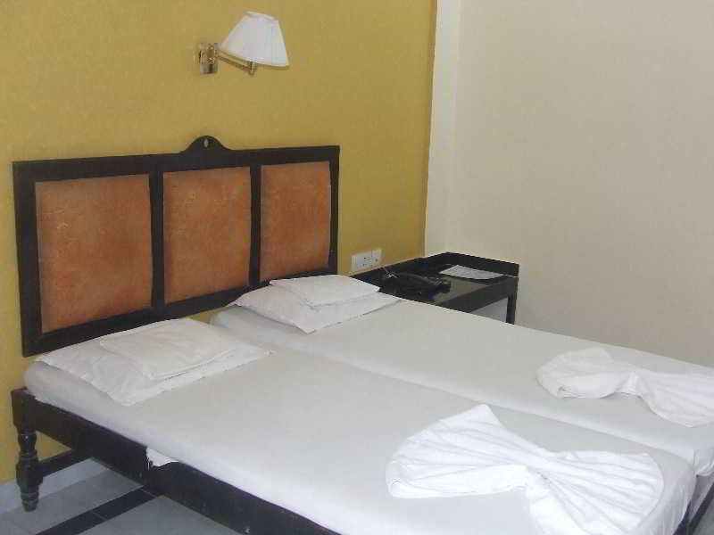 Summerville Beach Resort Candolim Exterior photo